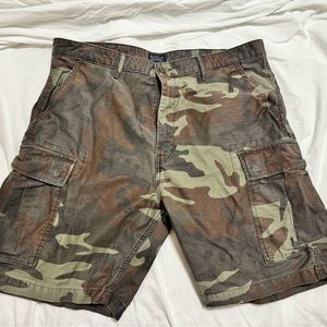 Levi camp cargo shorts size 40